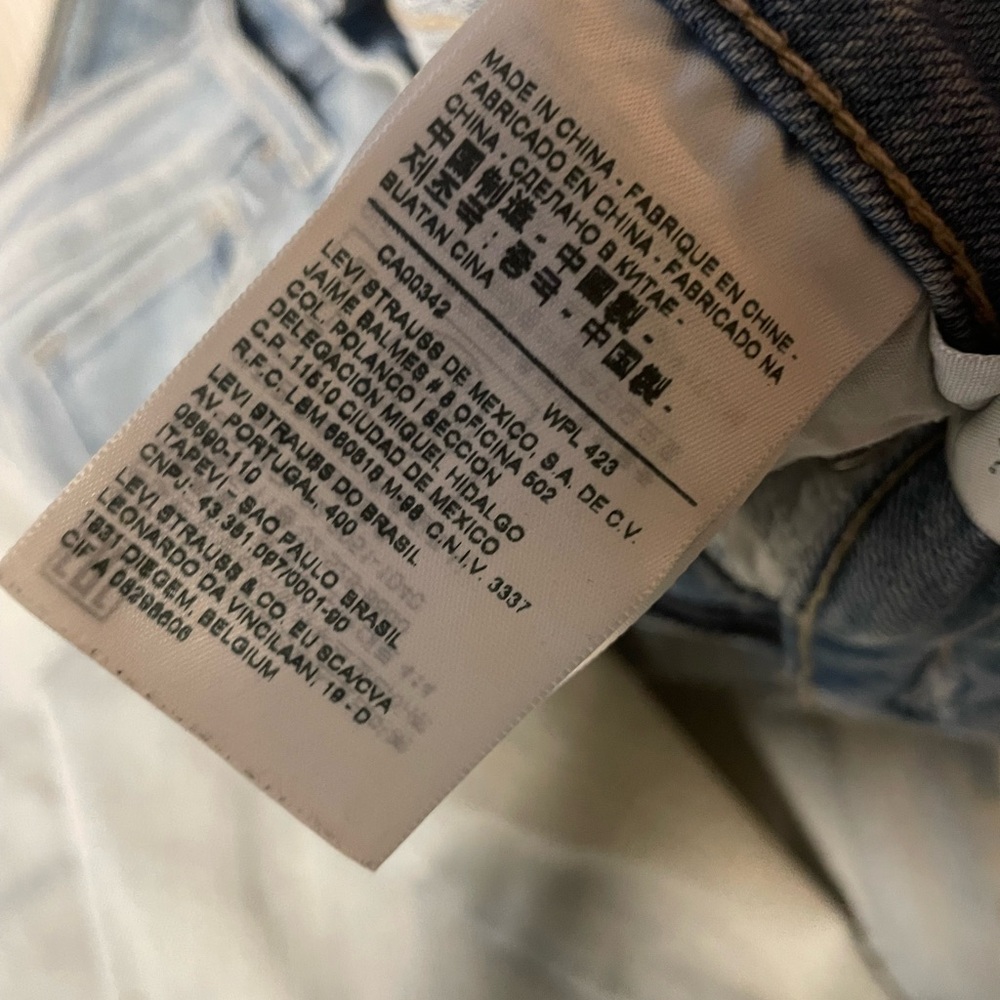 Levi’s high rise skinny jeans light wash distressed - Picture 3 of 4